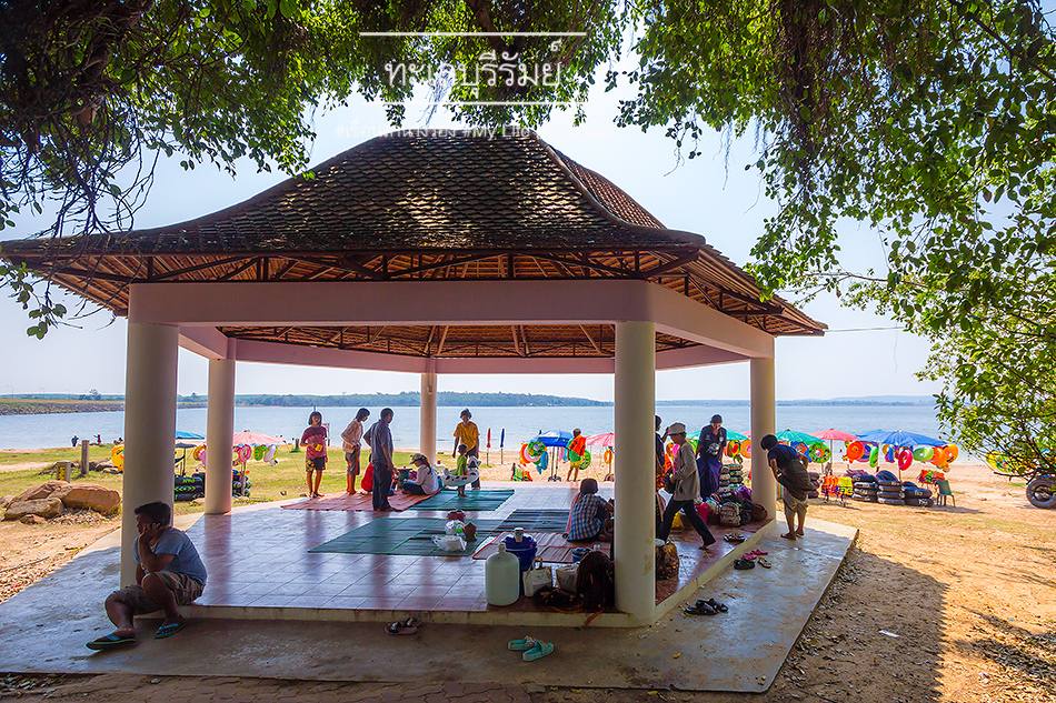 สัมผัสทะเลแห่งอีสาน : หาดลำนางรอง จังหวัดบุรีรัมย์