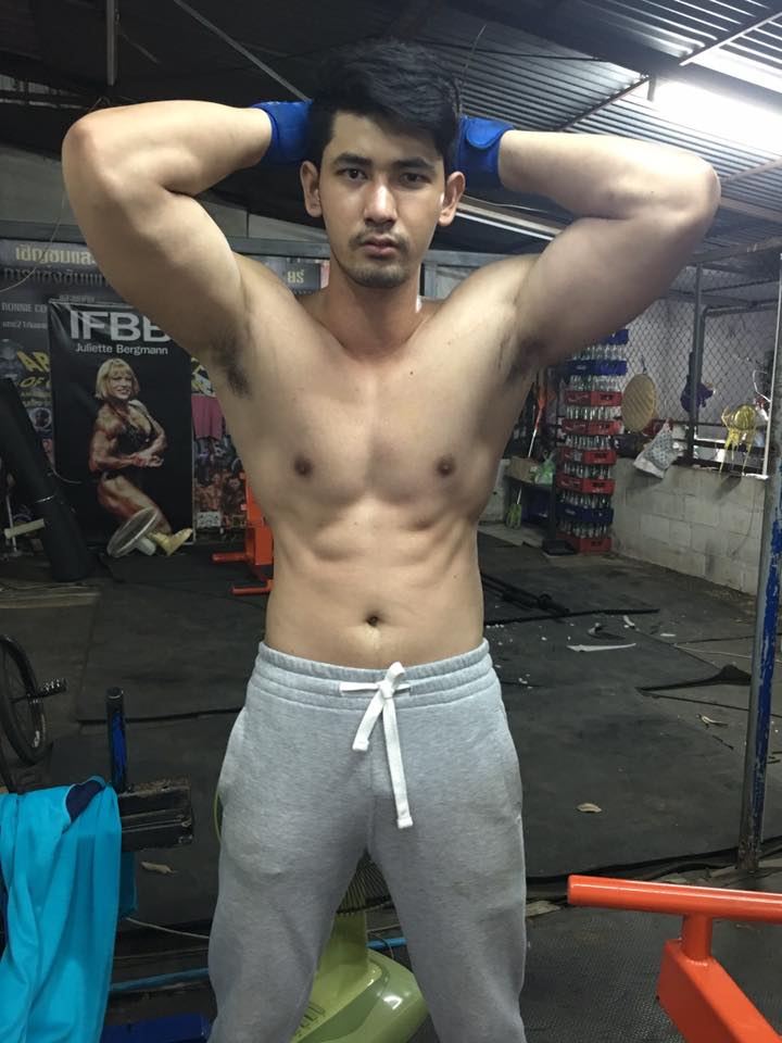 คลุกกับข้าวเที่ยง