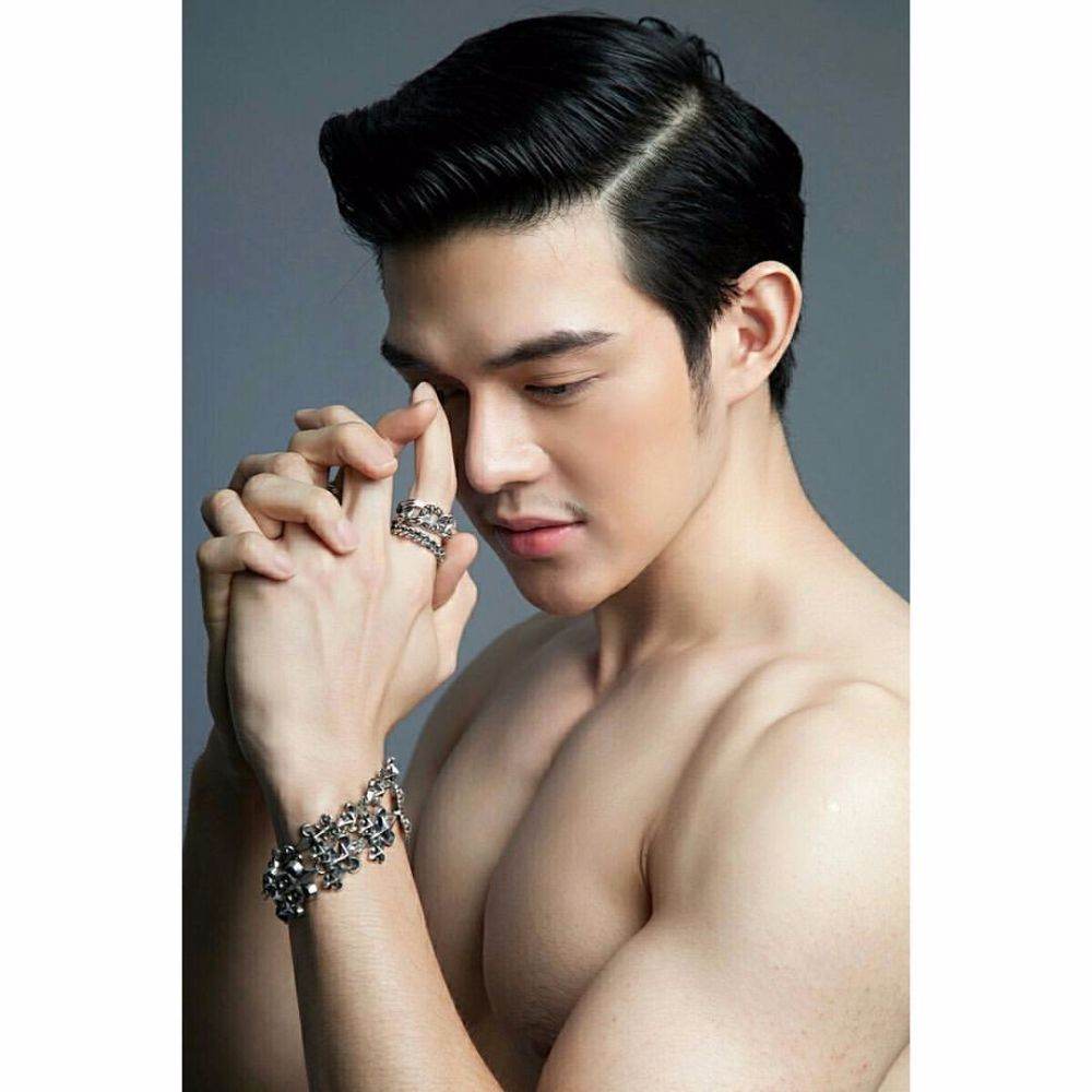 คลุกกับข้าวเที่ยง
