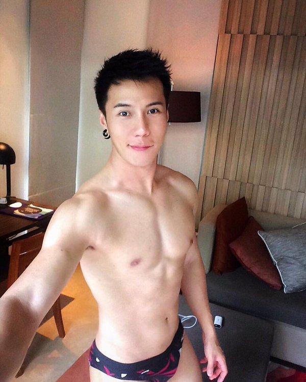 ภาพแซ่บจาก เพจ Facebook : รวมหนุ่มหล่อน่ารัก - เกย์ ที่แซ่บจนน้ำต้องเดิน [2]