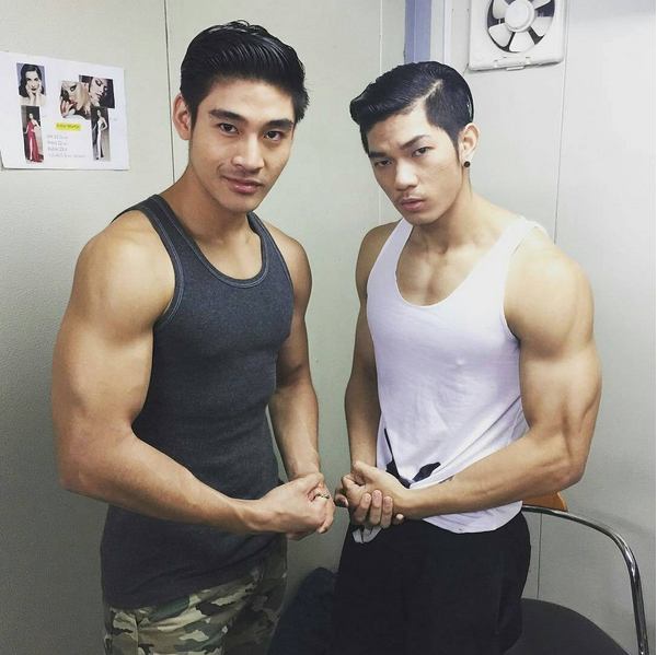 ภาพแซ่บจาก เพจ Facebook : รวมหนุ่มหล่อน่ารัก - เกย์ ที่แซ่บจนน้ำต้องเดิน [2]