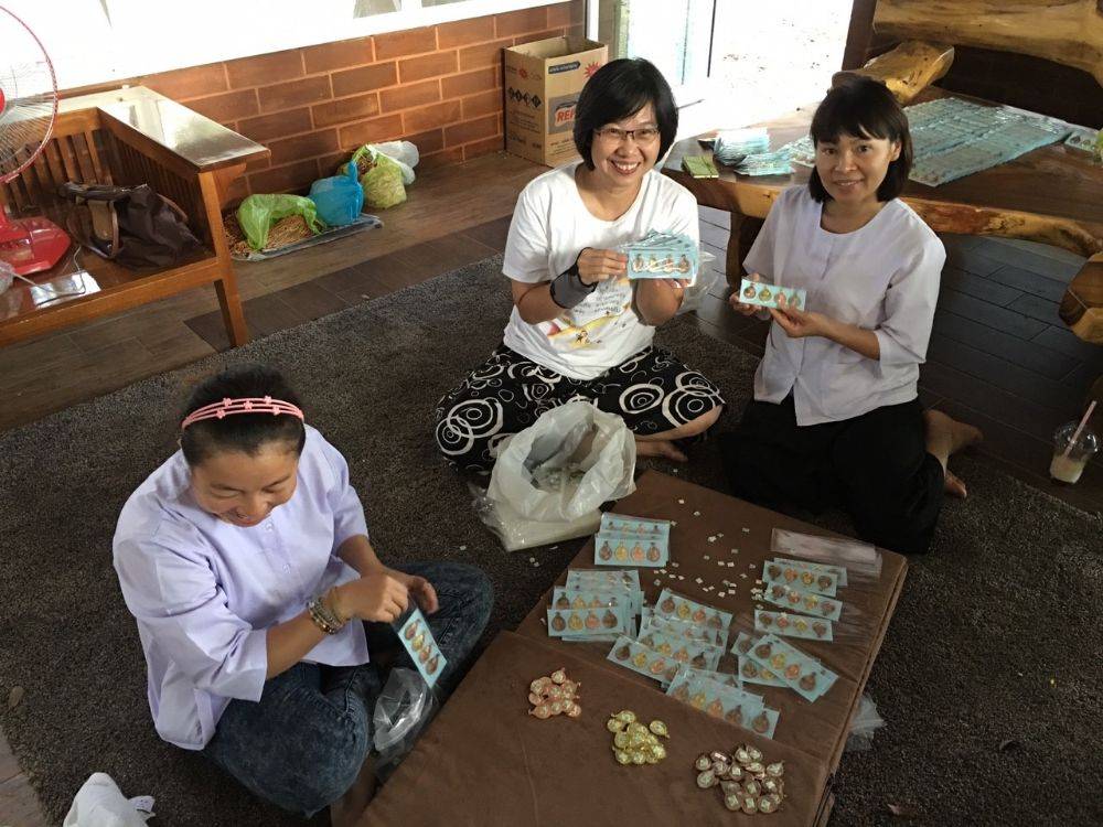 โป้งโมเดล pongmodel ทำบุญ ครบรอบ40ปี
