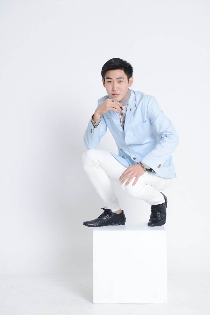 อาร์ต พีระพงษ์ รุ่งจิรวัฒน์ สังกัดโป้งโมเดล pongmodel