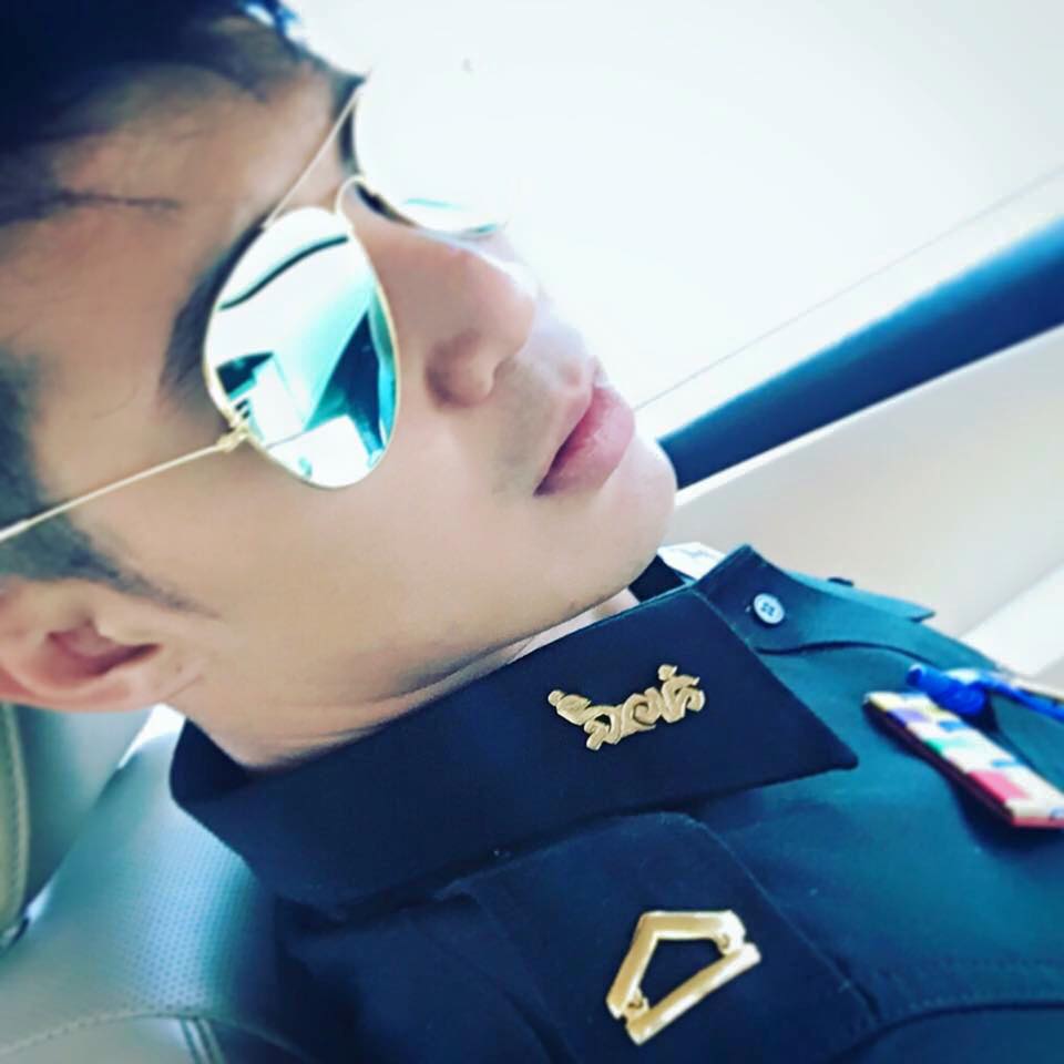 หล่อในเครื่องแบบ...ขอได้มั๊ยอยาก อมของหลวง