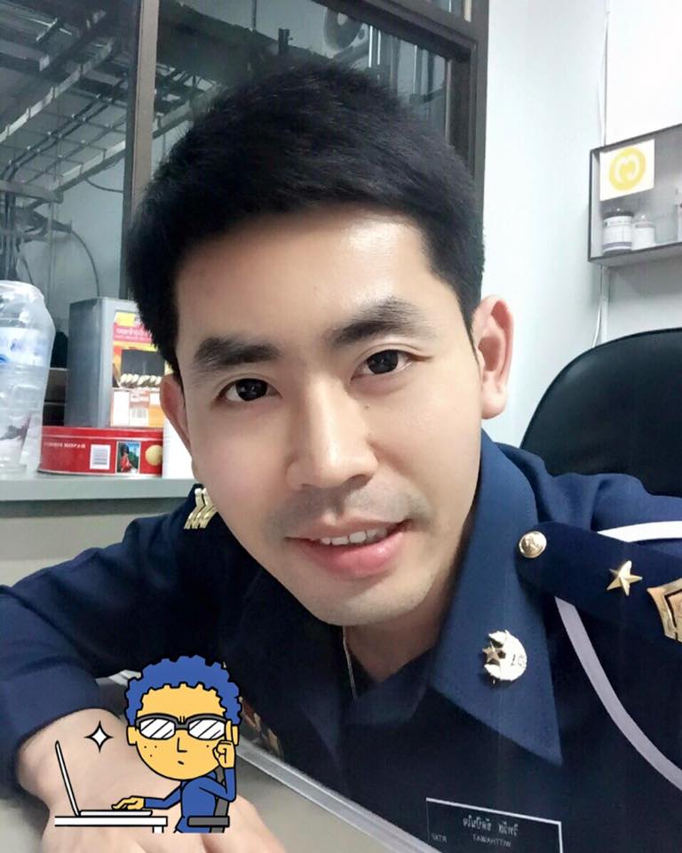 หล่อในเครื่องแบบ...ขอได้มั๊ยอยาก อมของหลวง