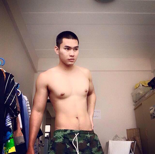 หล่อในเครื่องแบบ...ขอได้มั๊ยอยาก อมของหลวง