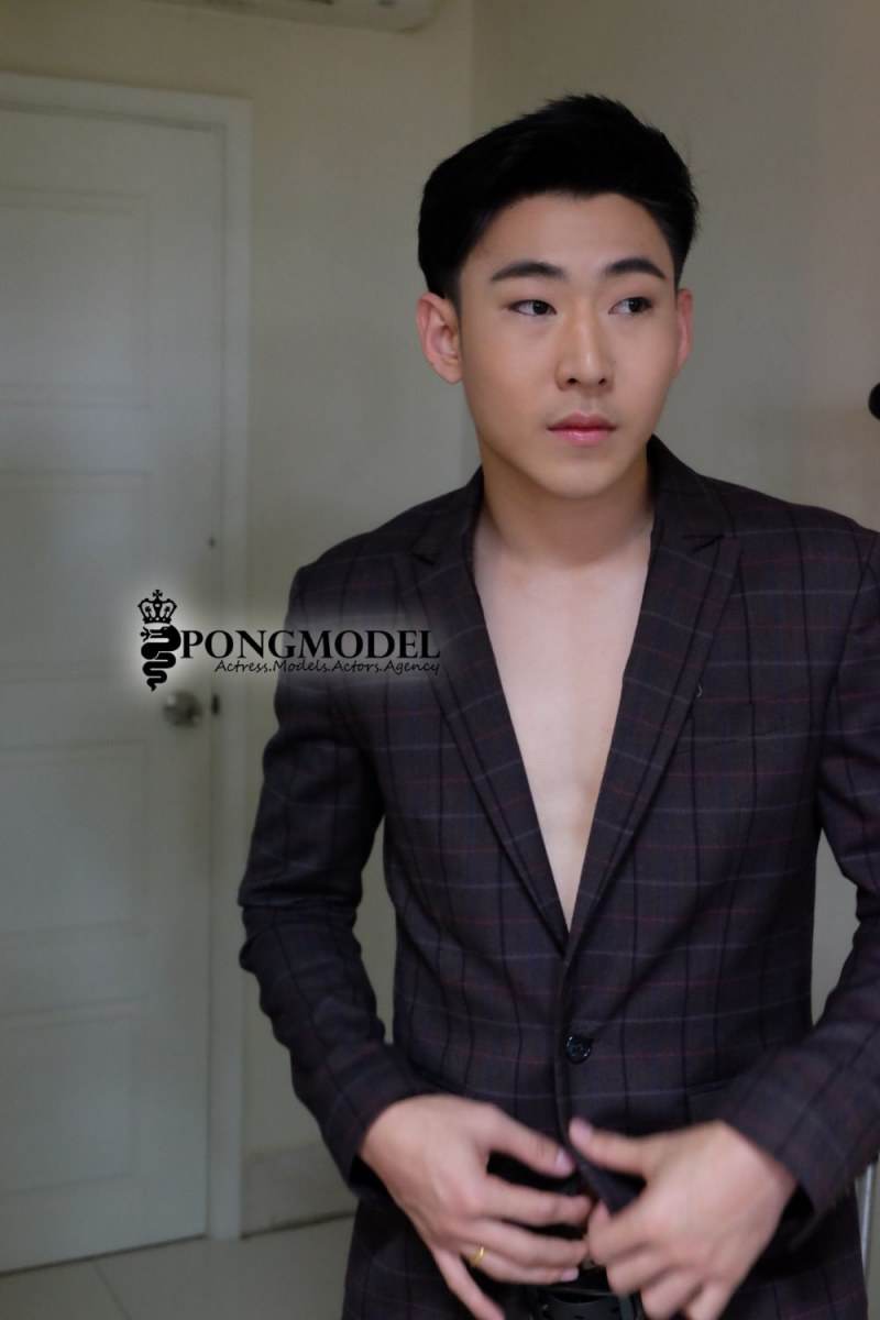 อาร์ต พีระพงษ์ รุ่งจิรวัฒน์ สังกัดโป้งโมเดล pongmodel