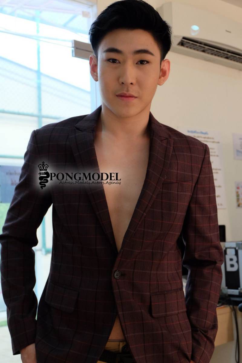 อาร์ต พีระพงษ์ รุ่งจิรวัฒน์ สังกัดโป้งโมเดล pongmodel