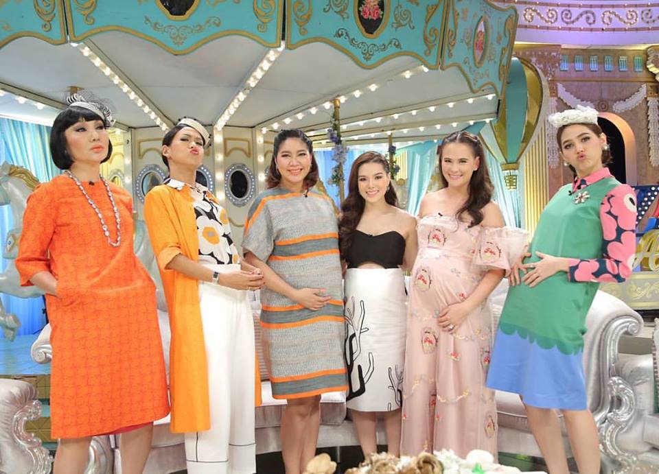 ใหม่-ดาวิกา, เบนซ์-พรชิตา, ลีเดีย-ศรัณย์รัชต์ & แอน-อลิชา @ รายการ 3แซ่บ (22-5-59)