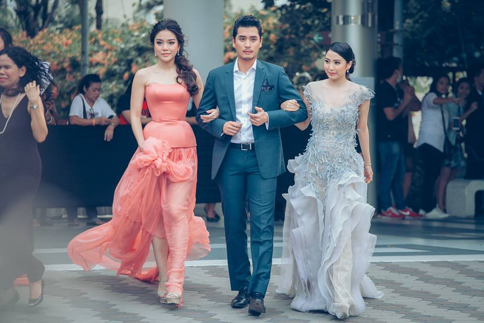เจ้าชายมือใหม่เดินพรมม่วงงานไนน์เอนเตอร์เทนส์ 2016