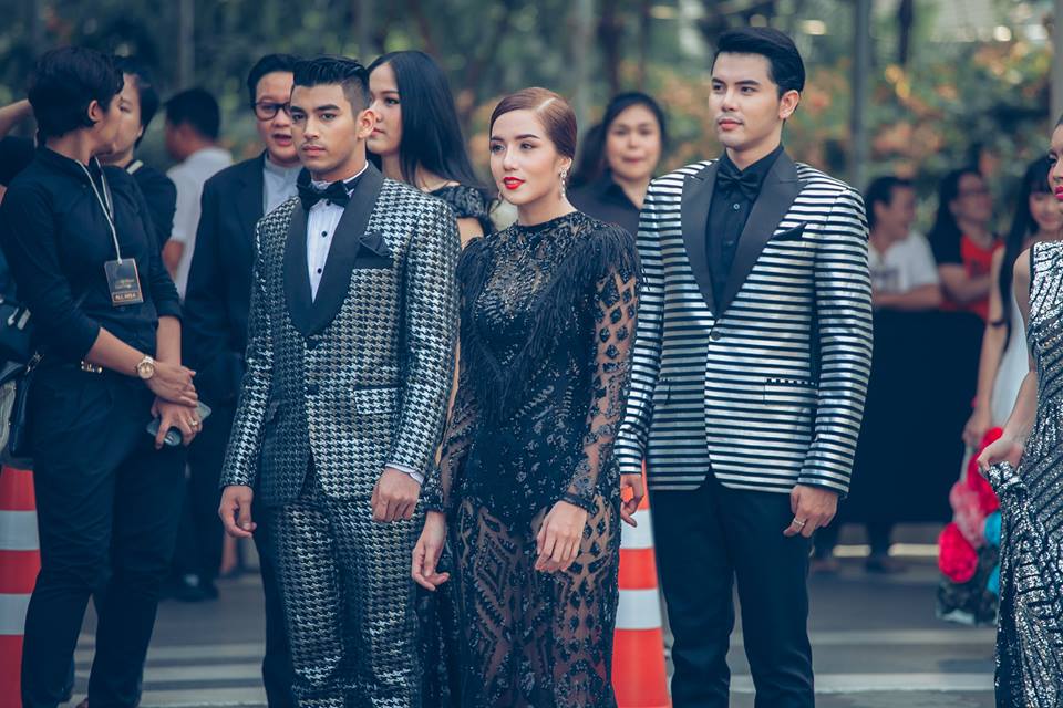 เจ้าชายมือใหม่เดินพรมม่วงงานไนน์เอนเตอร์เทนส์ 2016