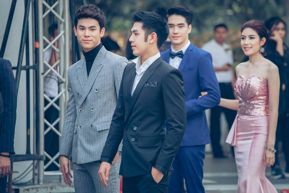 เจ้าชายมือใหม่เดินพรมม่วงงานไนน์เอนเตอร์เทนส์ 2016