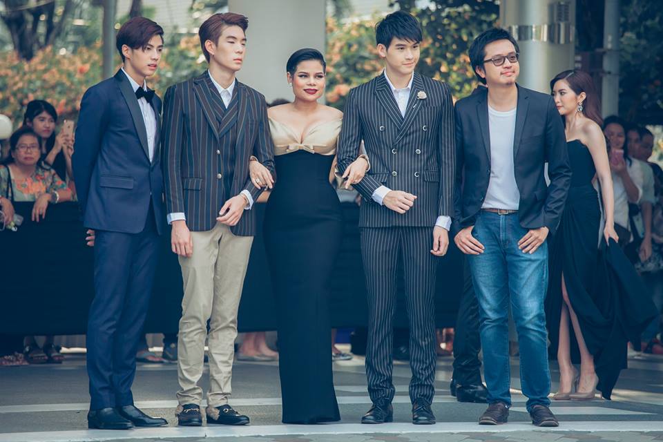 เจ้าชายมือใหม่เดินพรมม่วงงานไนน์เอนเตอร์เทนส์ 2016