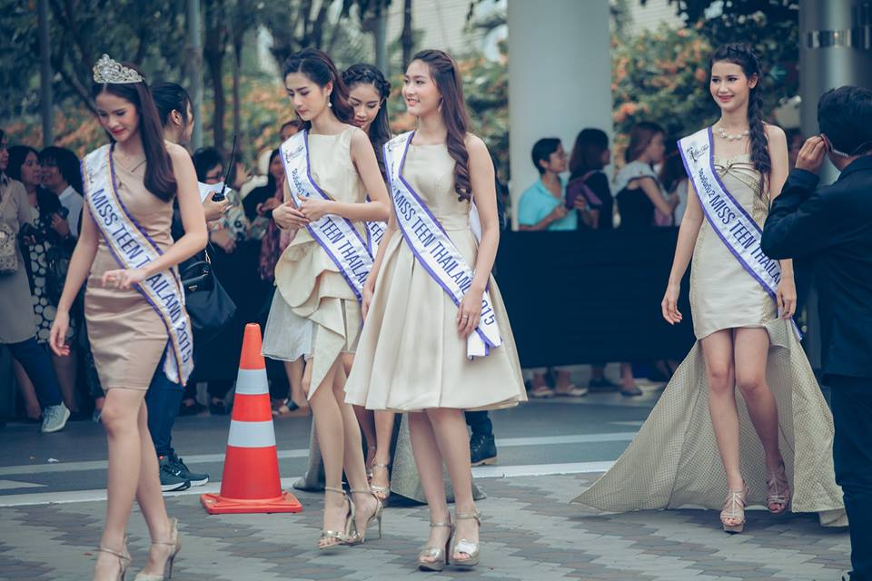 เจ้าชายมือใหม่เดินพรมม่วงงานไนน์เอนเตอร์เทนส์ 2016