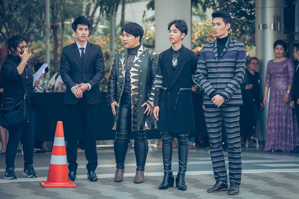 เจ้าชายมือใหม่เดินพรมม่วงงานไนน์เอนเตอร์เทนส์ 2016