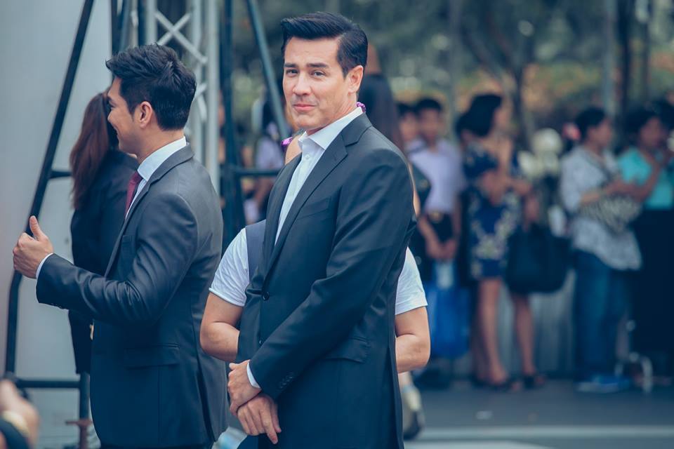 เจ้าชายมือใหม่เดินพรมม่วงงานไนน์เอนเตอร์เทนส์ 2016