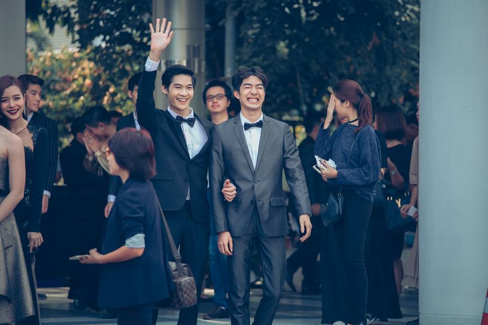 เจ้าชายมือใหม่เดินพรมม่วงงานไนน์เอนเตอร์เทนส์ 2016