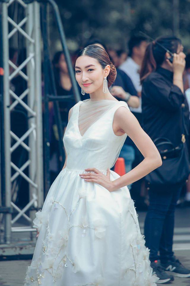 เจ้าชายมือใหม่เดินพรมม่วงงานไนน์เอนเตอร์เทนส์ 2016