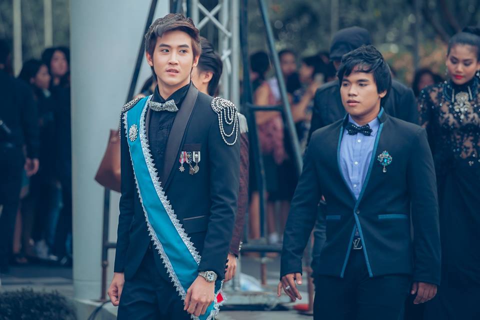 เจ้าชายมือใหม่เดินพรมม่วงงานไนน์เอนเตอร์เทนส์ 2016