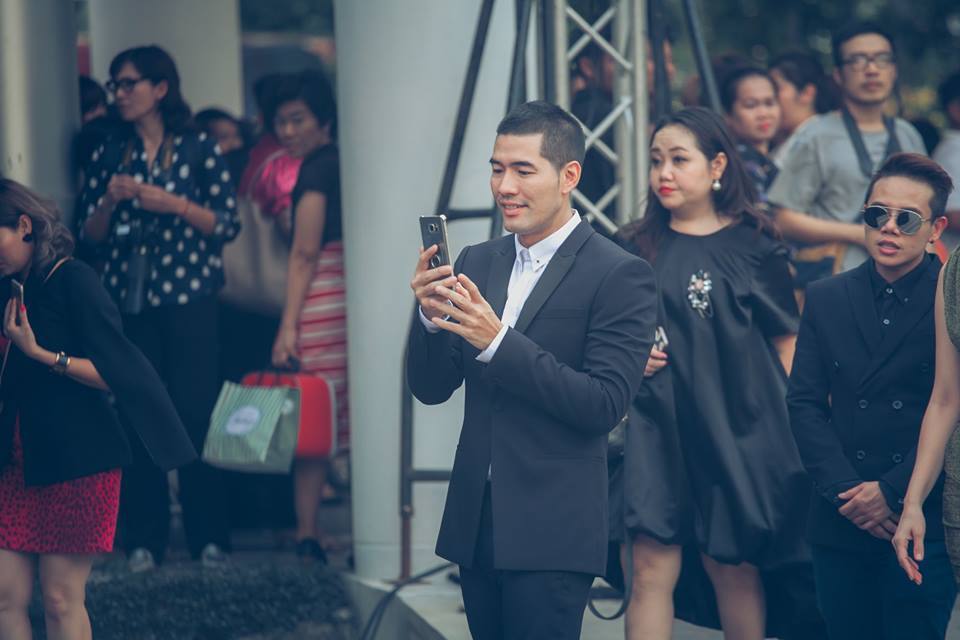 เจ้าชายมือใหม่เดินพรมม่วงงานไนน์เอนเตอร์เทนส์ 2016
