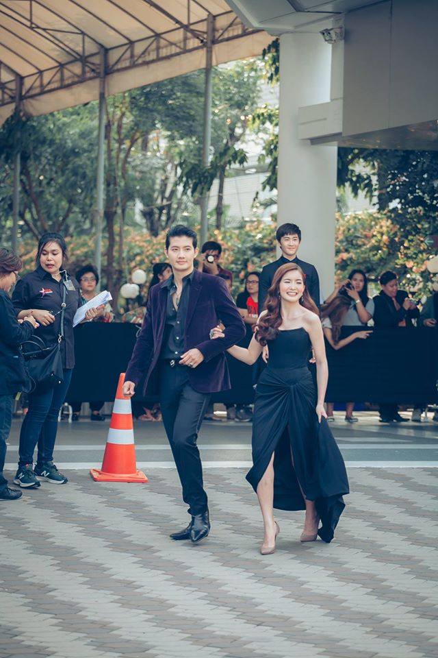 เจ้าชายมือใหม่เดินพรมม่วงงานไนน์เอนเตอร์เทนส์ 2016