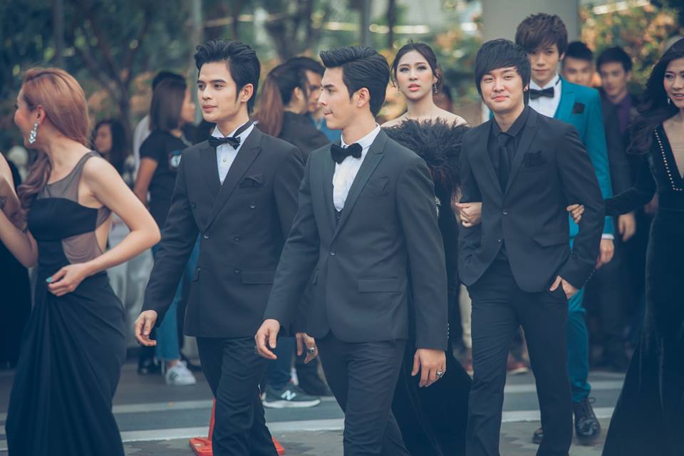 เจ้าชายมือใหม่เดินพรมม่วงงานไนน์เอนเตอร์เทนส์ 2016