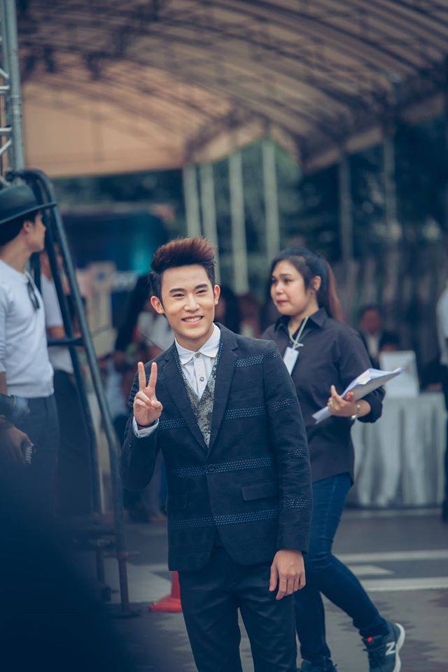 เจ้าชายมือใหม่เดินพรมม่วงงานไนน์เอนเตอร์เทนส์ 2016