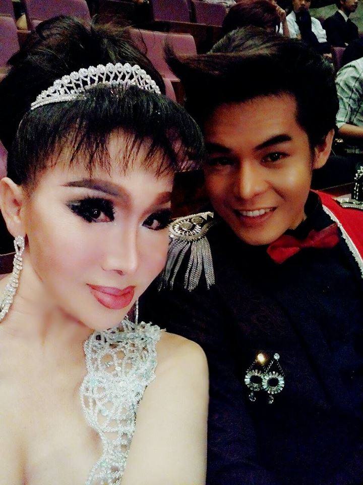 เจ้าชายมือใหม่เดินพรมม่วงงานไนน์เอนเตอร์เทนส์ 2016