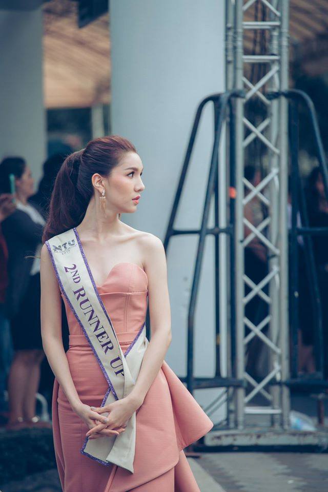 เจ้าชายมือใหม่เดินพรมม่วงงานไนน์เอนเตอร์เทนส์ 2016