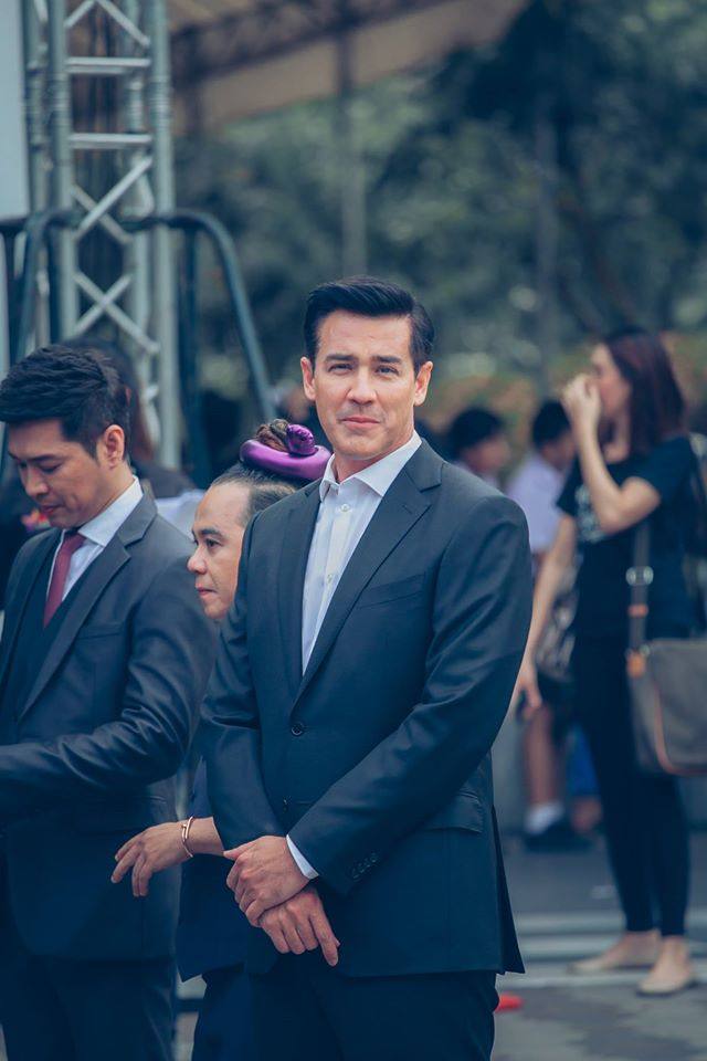 เจ้าชายมือใหม่เดินพรมม่วงงานไนน์เอนเตอร์เทนส์ 2016