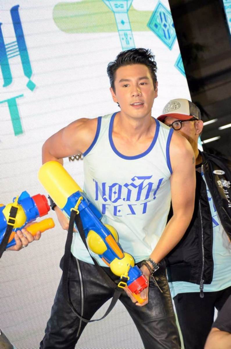ส่งท้ายคืนนี้กับหนุ่มๆเซตนี้....ฝันถึงกันนะ