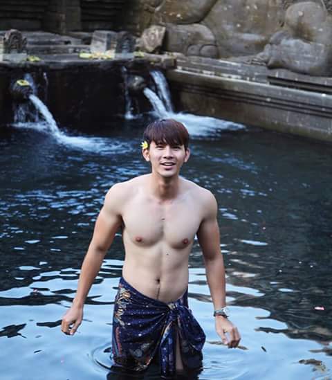 ต้องการเพื่อนเล่นน้ำไหมครับ...