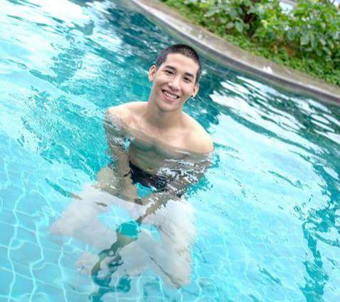 ต้องการเพื่อนเล่นน้ำไหมครับ...