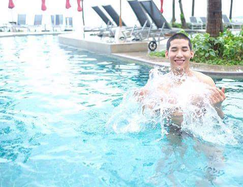 ต้องการเพื่อนเล่นน้ำไหมครับ...