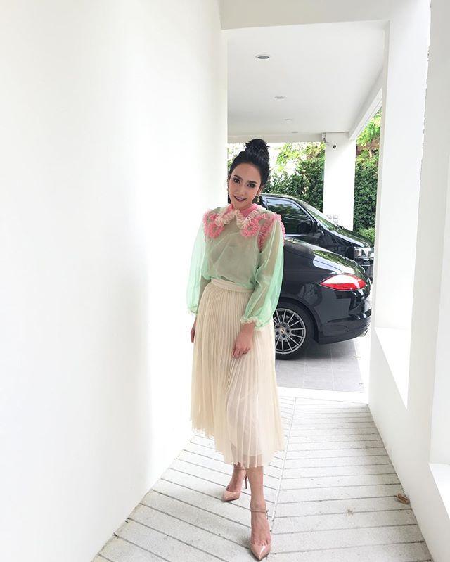 อั้ม พัชราภา สวย น่ารัก ฟรุ้งฟริ้ง ในชุดแบรนด์ดัง กุชชี่