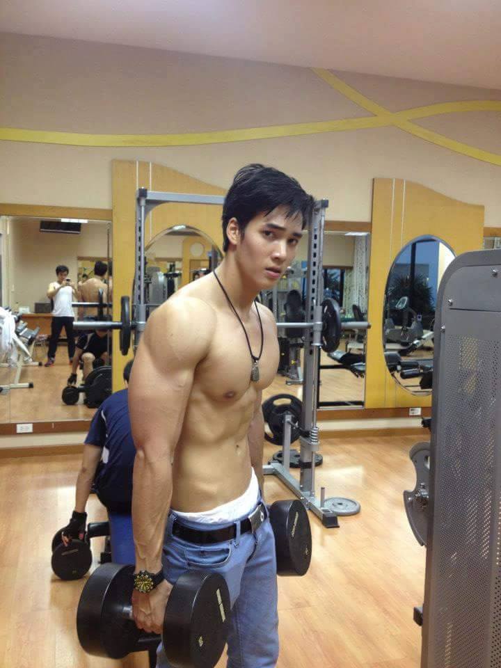 เลียแฉะๆ