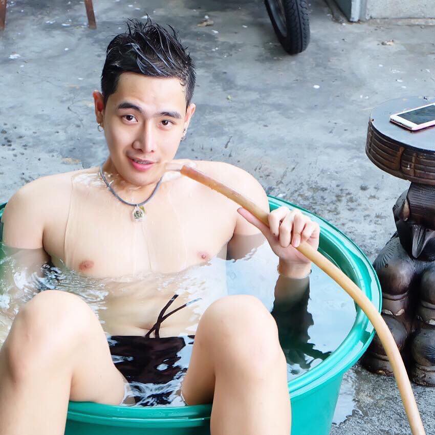 เลียแฉะๆ