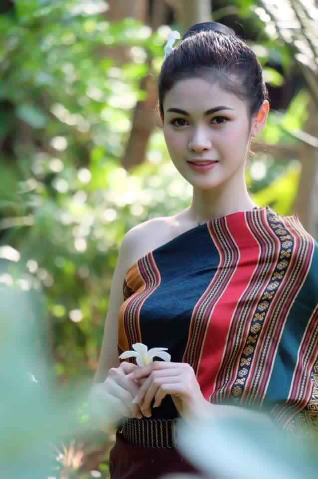 เอาสาวลาวมาฝากผู้บ่าวไทย ສາວລາວ