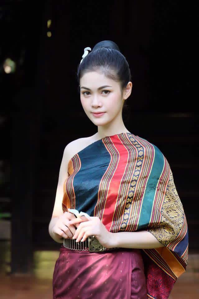 เอาสาวลาวมาฝากผู้บ่าวไทย ສາວລາວ