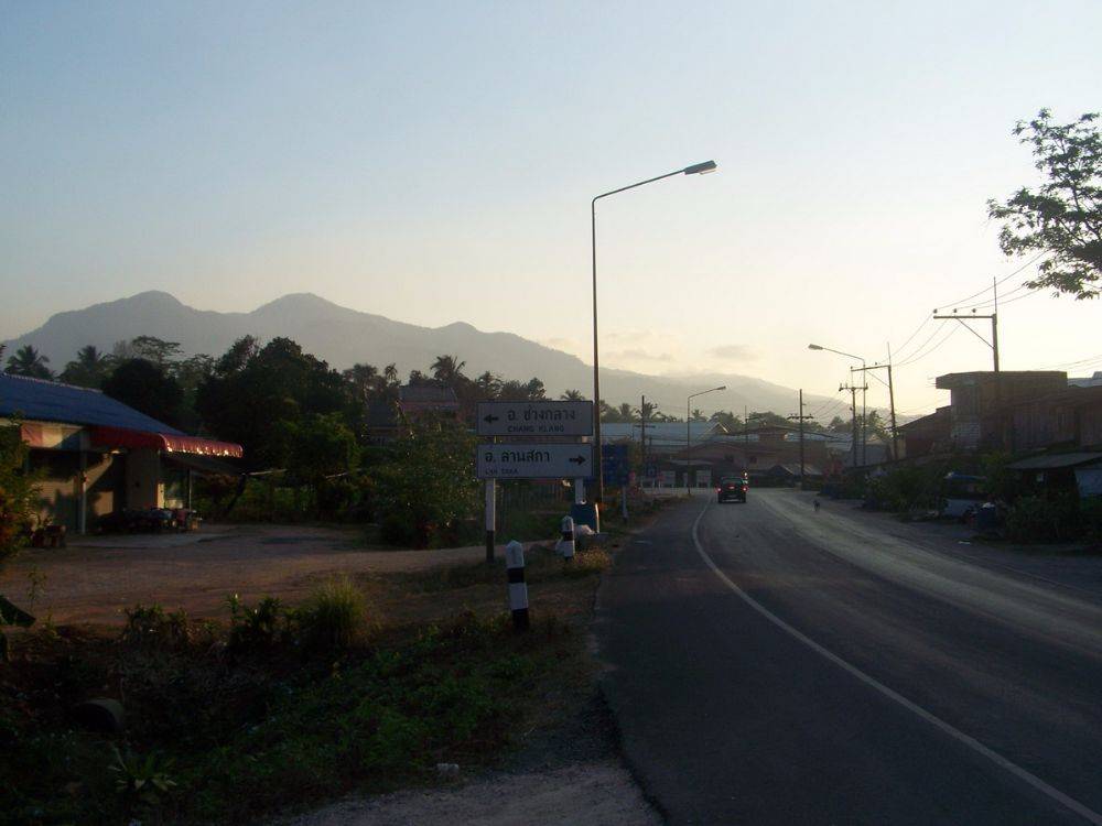 เขาหลวง ตลาดบ.จันดี มาจาก อ.นาบอน เห็นวิวนี้