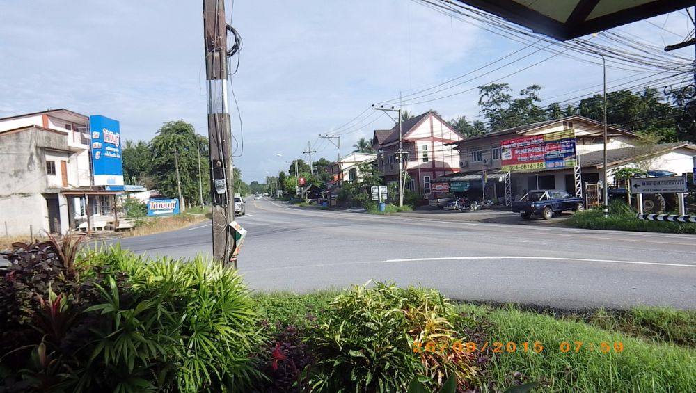 แยกบ.จันดี ต.ช้างกลาง ด้านซ้าย มีสองถนนมาบรรจบ