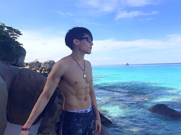 รวมภาพหนุ่มนักศึกษาหน้าหล่อ-หุ่นล่ำดีกรีตัวท็อปจาก สถาบันมหาวิทยาลัย ฟินกันยาวๆ!!