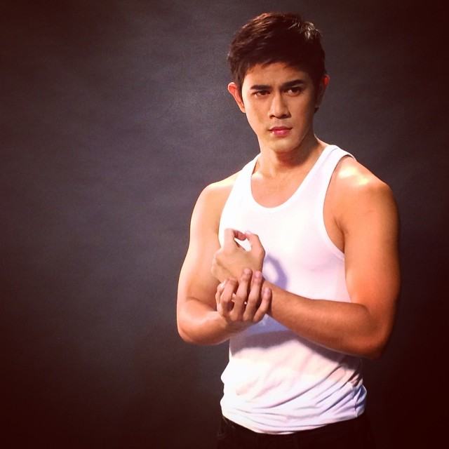 รวมภาพความหล่อล่ำของ &ldquo;นิว นริศสันต์&rdquo; จาก &ldquo;ลูกผู้ชายเลือดเดือด&rdquo; หน้าตาก็ดี แถมกล้ามก็แน่นเวอร์!!