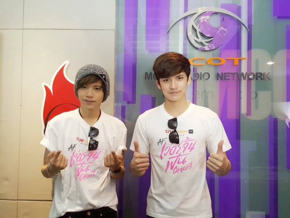 กอดกันไปนานๆนะ. เต๋าคชา