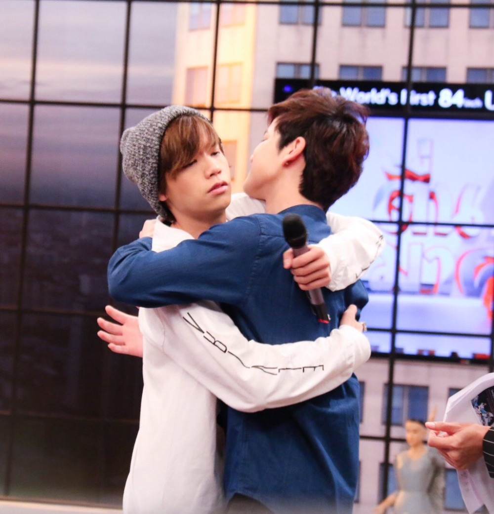 กอดกันไปนานๆนะ. เต๋าคชา