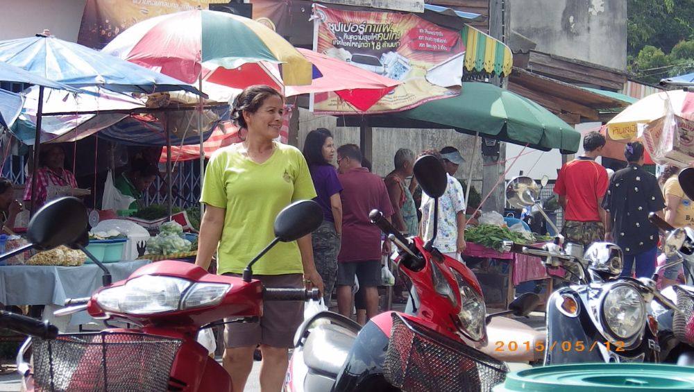 ตลาดนัดบ.จันดี ที่แยกบ.จันดี ตอนบ่าย วันอังคาร