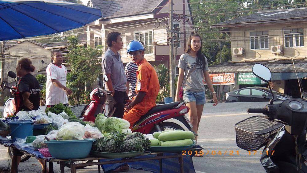 ตลาดนัดบ.จันดี ที่แยกบ.จันดี ตอนบ่าย วันอังคาร