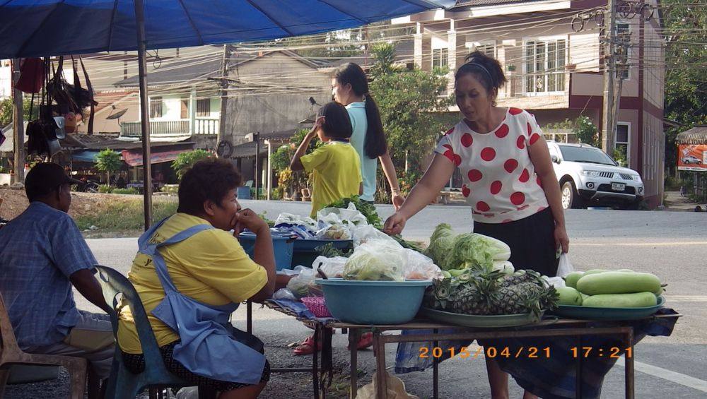 ตลาดนัดบ.จันดี ที่แยกบ.จันดี ตอนบ่าย วันอังคาร