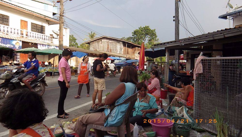 ตลาดนัดบ.จันดี ที่แยกบ.จันดี ตอนบ่าย วันอังคาร