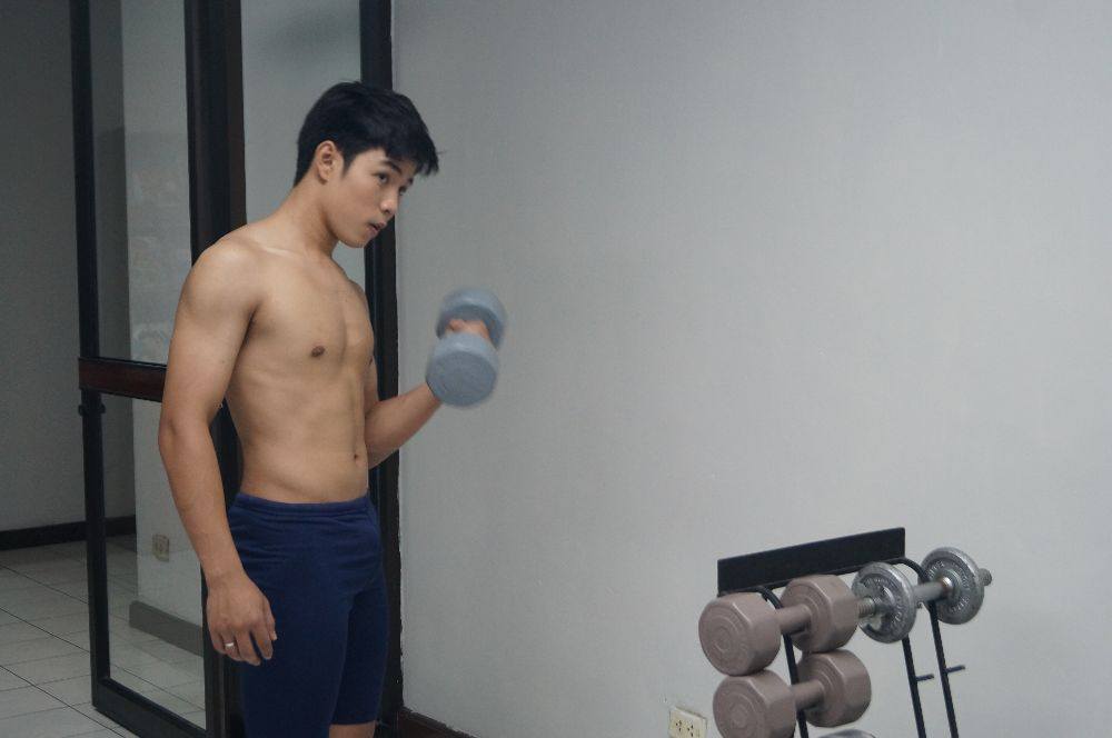 หนุ่มหล่อเมืองสกลนคร บอมบ์ ธนธรณ์ โคตะรักษ์